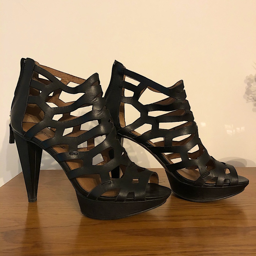 Rosegold Platform Cage Zipper Back Sandals
